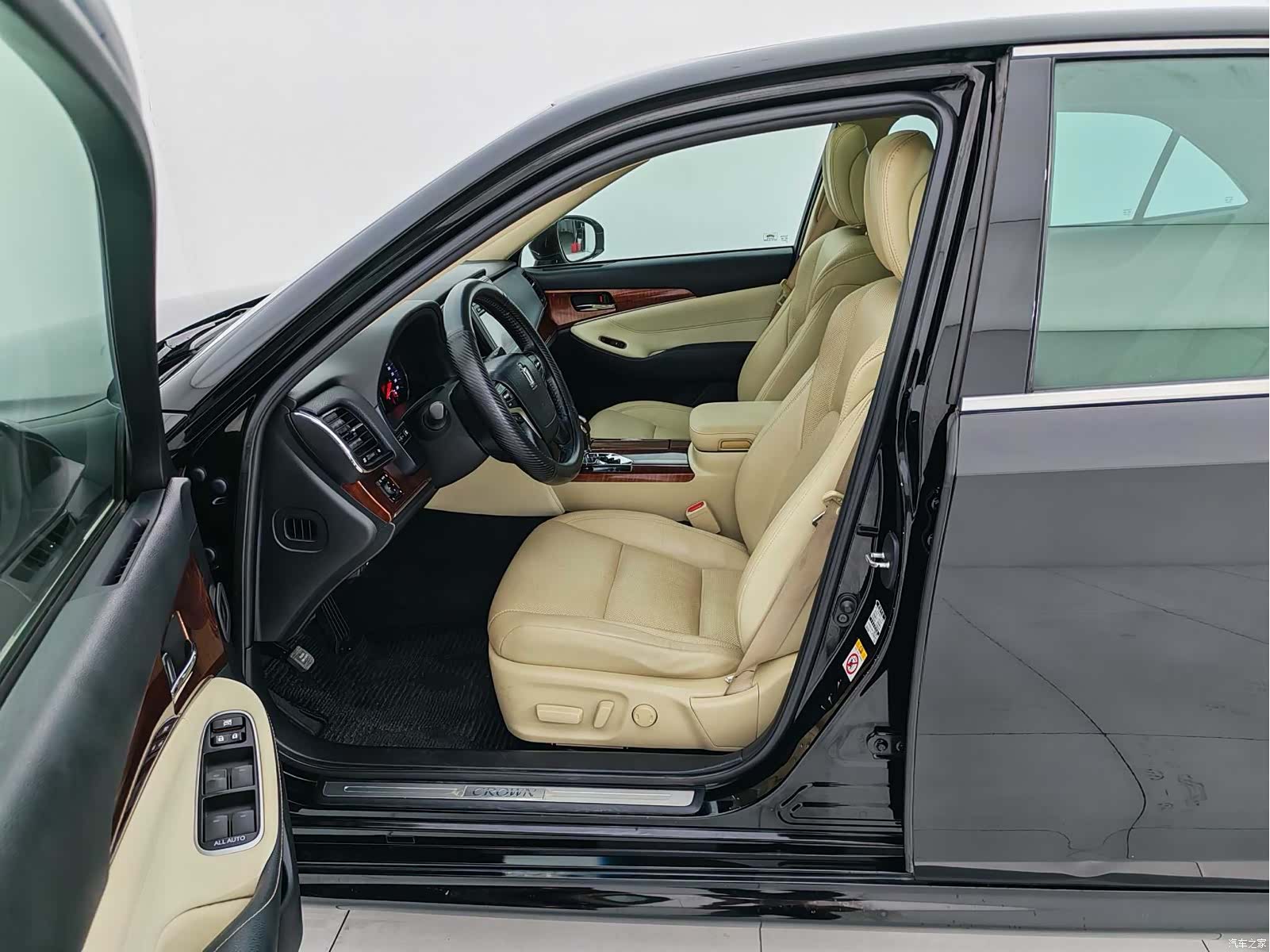 Toyota Crown, 2016 7