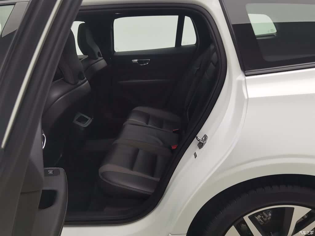 Volvo V60, 2020 15