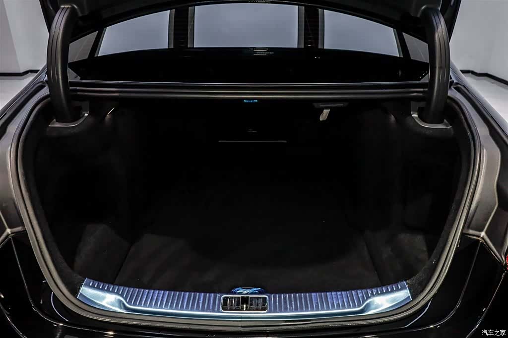 Maybach S-Class, 2022 6
