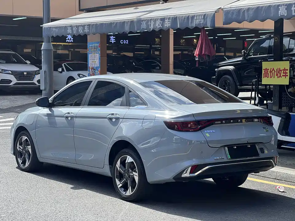 Geely Emgrand L HiP Geely Emgrand L HiP