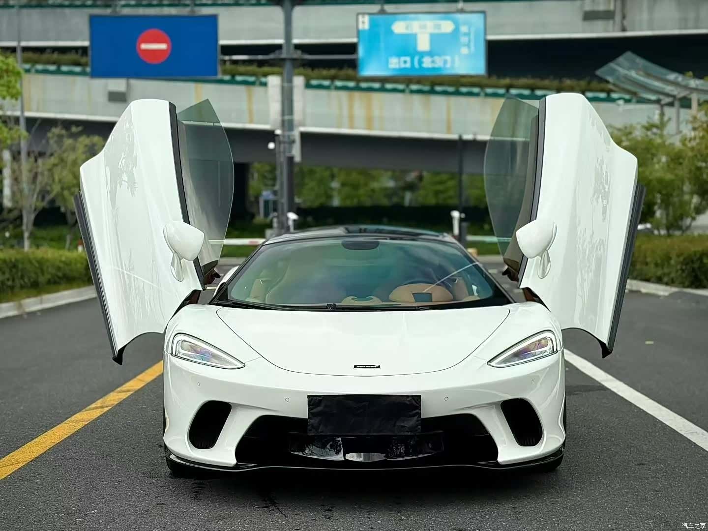 McLaren GT