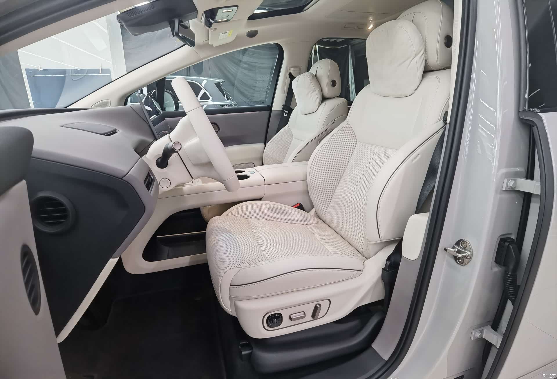 Li Auto i8, 2025 8