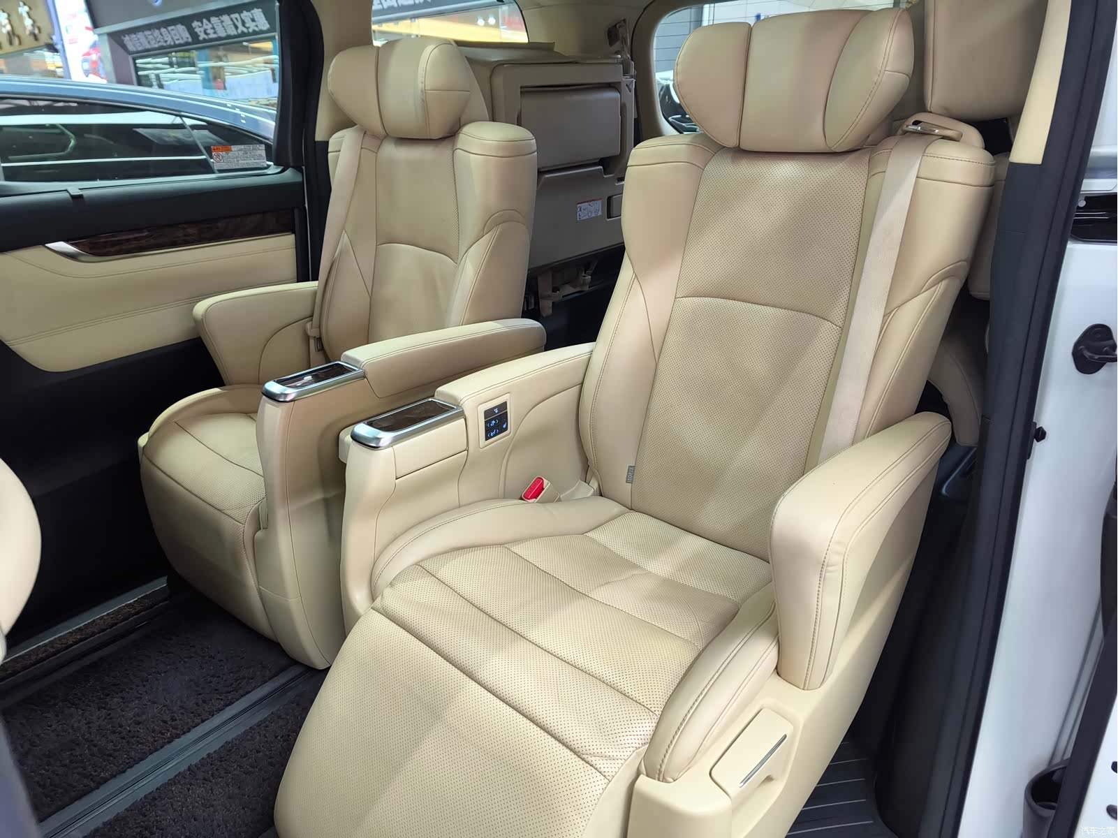 Toyota Alphard, 2020 18