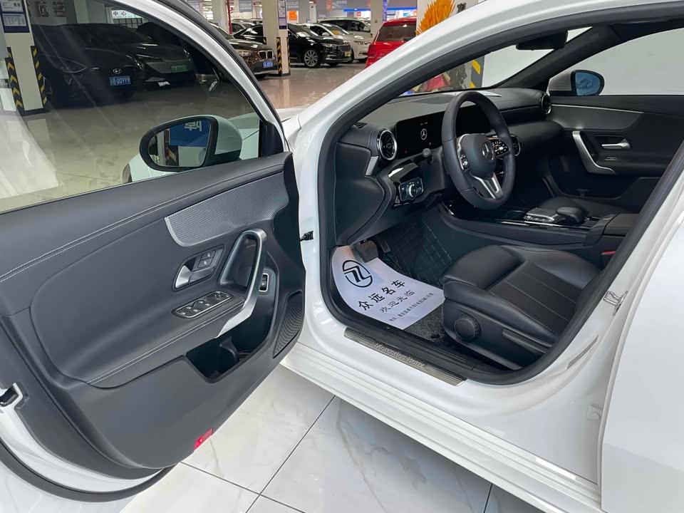 Mercedes-Benz Class A Mercedes-Benz Class A