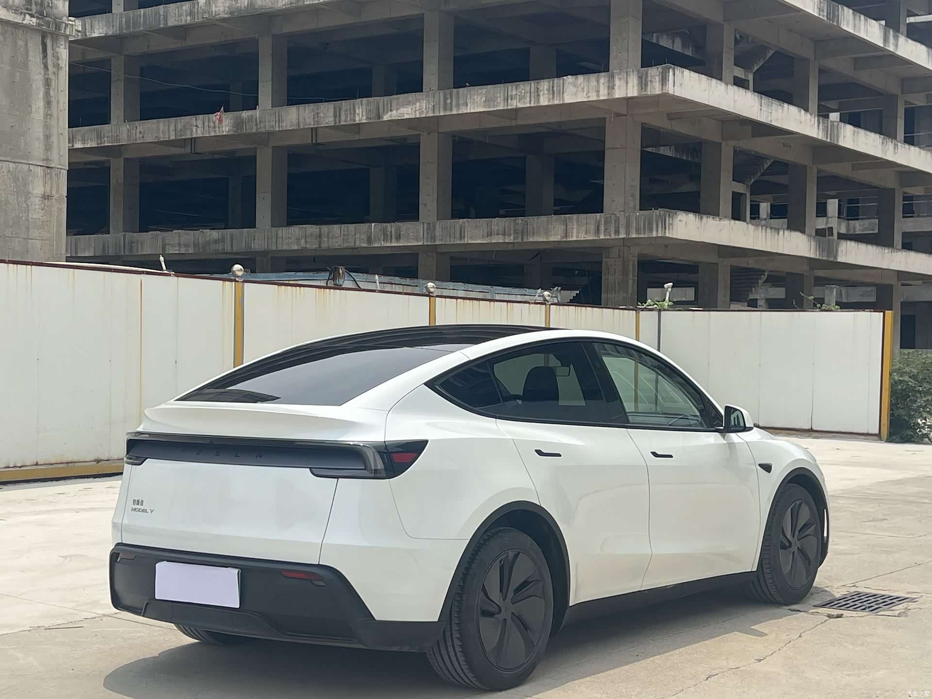 Tesla Model Y, 2025 9