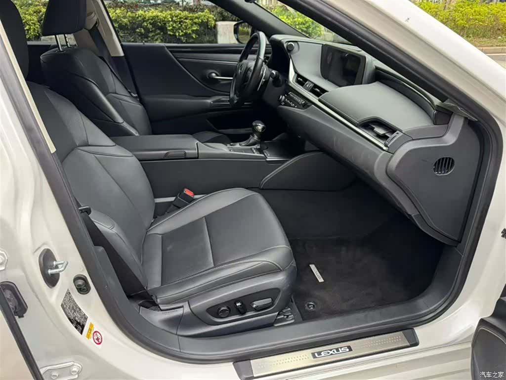 Lexus ES, 2018 16
