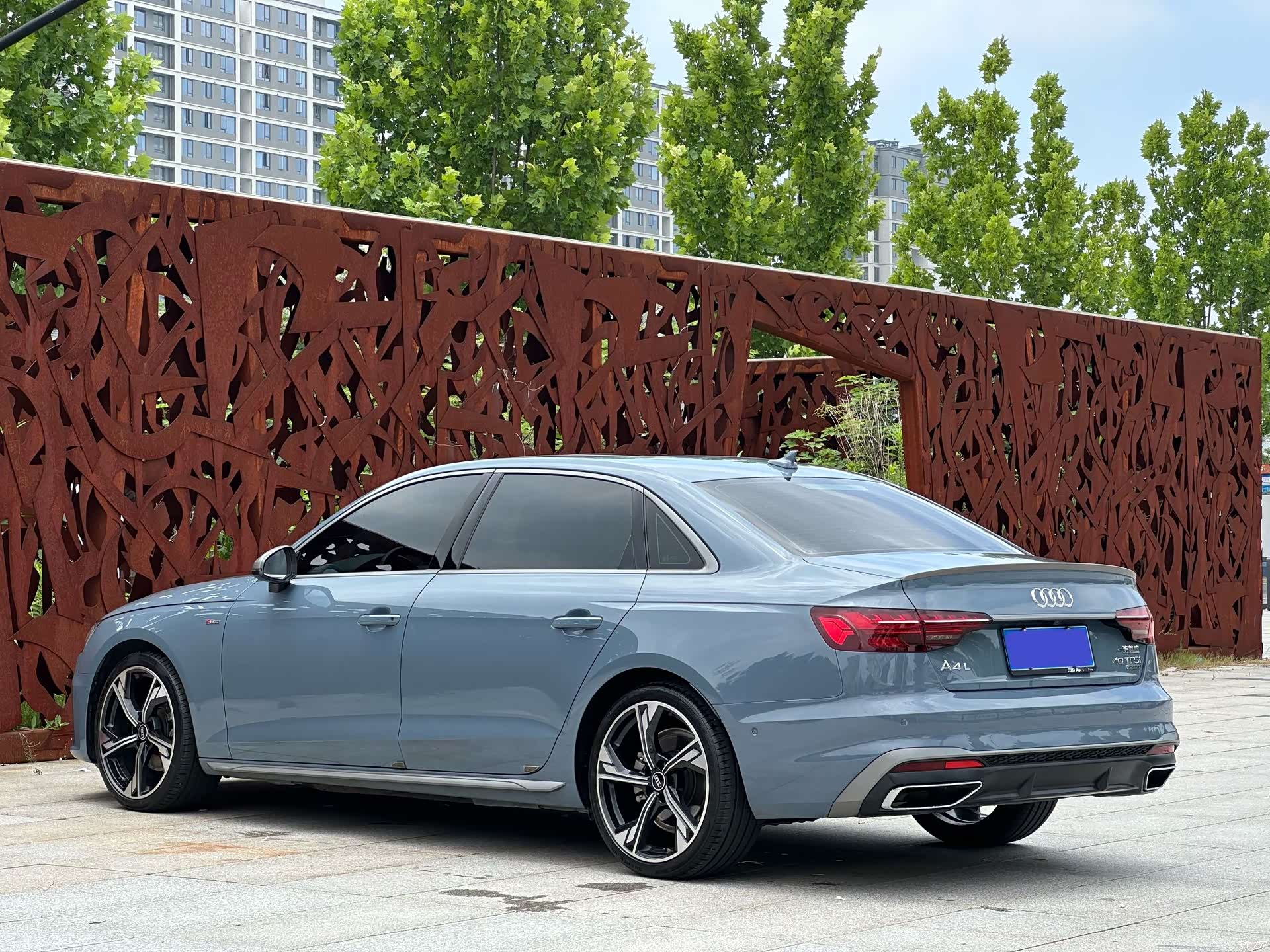 Audi A4L, 2022 все фото