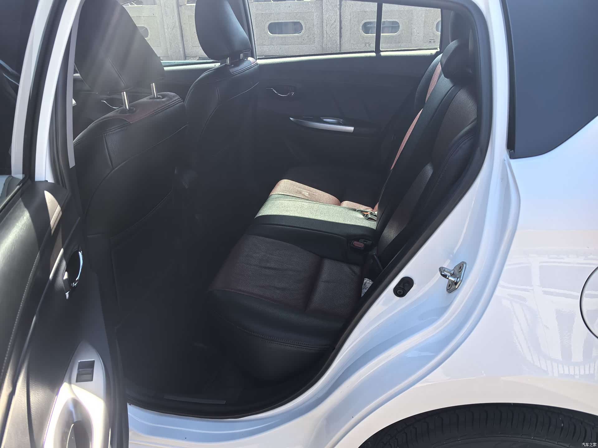 Toyota YARiS L, 2015 6