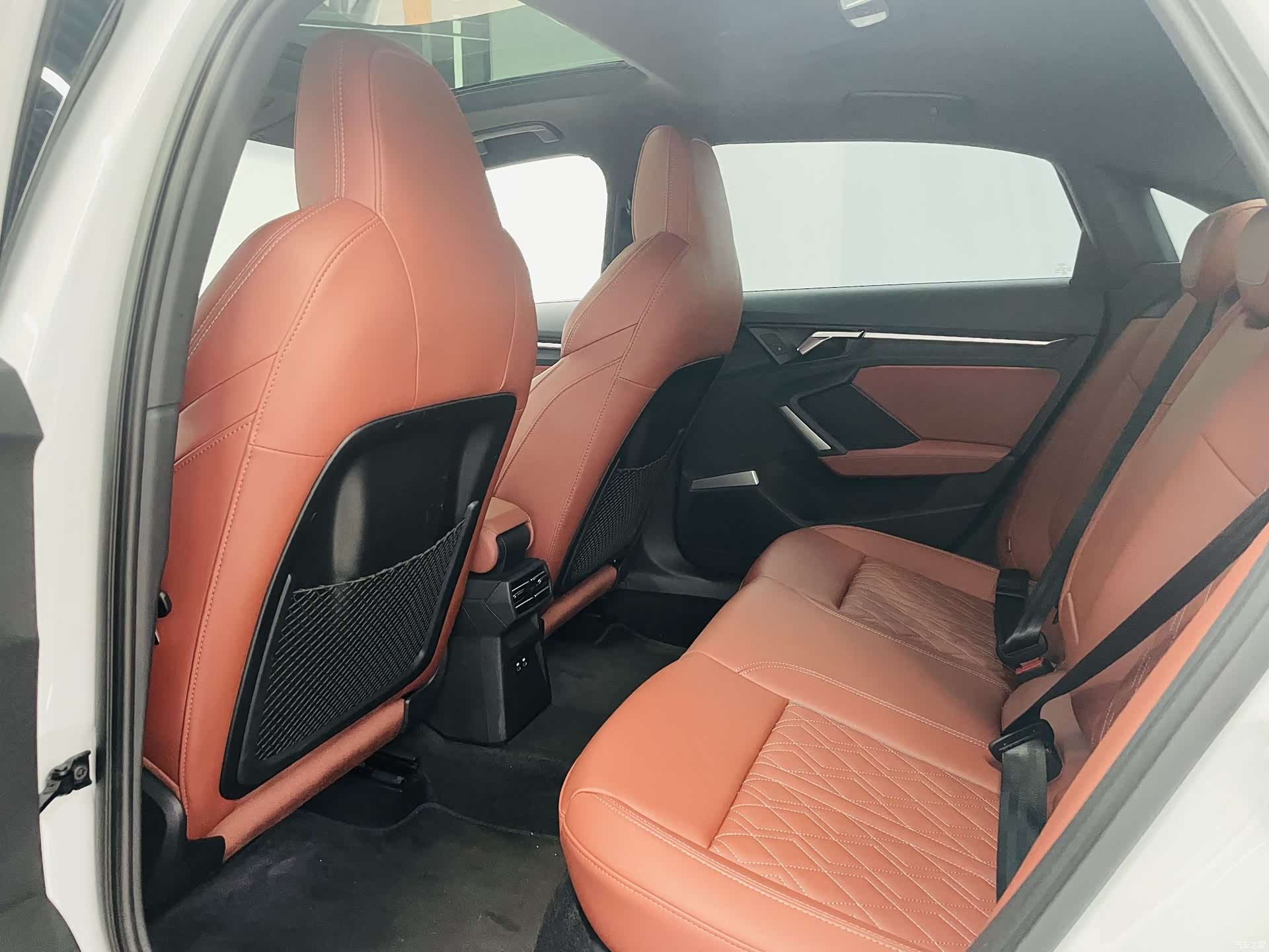 Audi Flying Spur, 2025 10