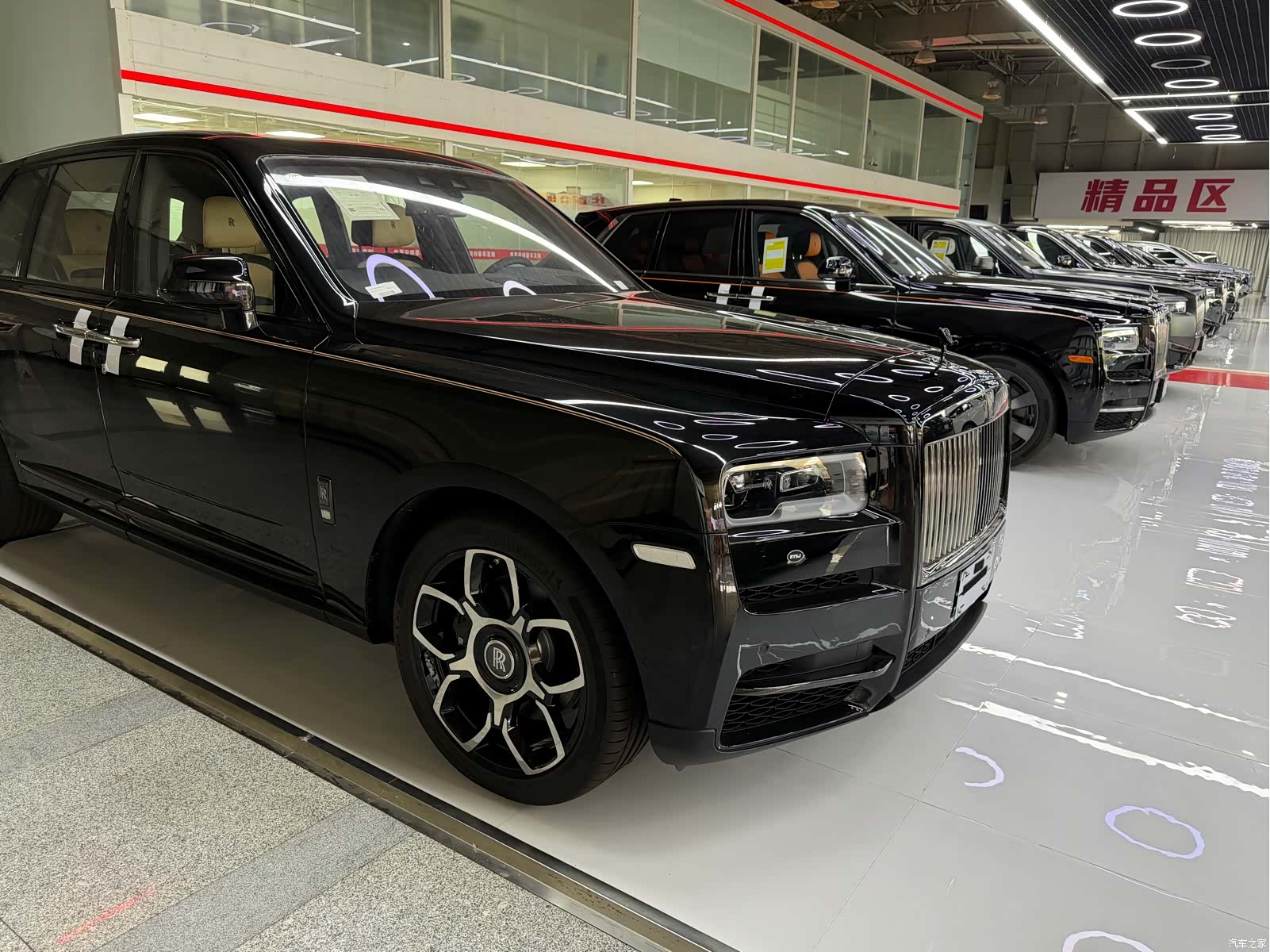 Rolls-Royce Cullinan, 2022 3