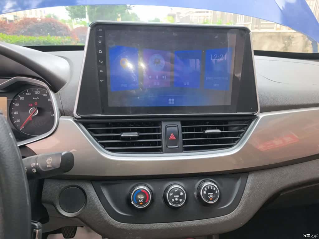 Wuling 310W, 2018 13