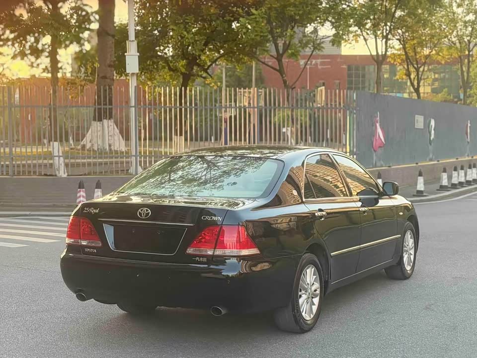 Toyota crown