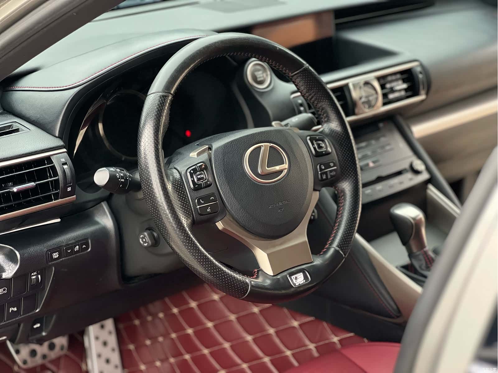 Lexus IS, 2018 18