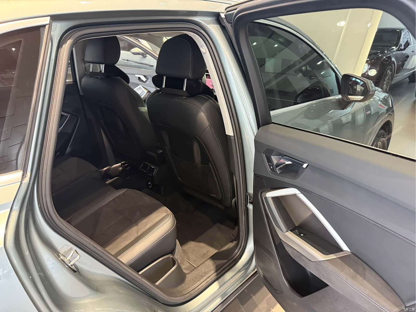 Audi Q3, 2022 10