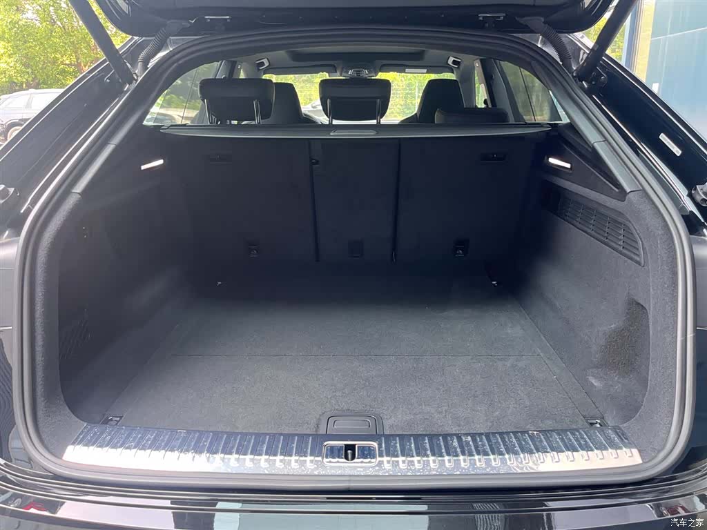 Audi Q8, 2025 15