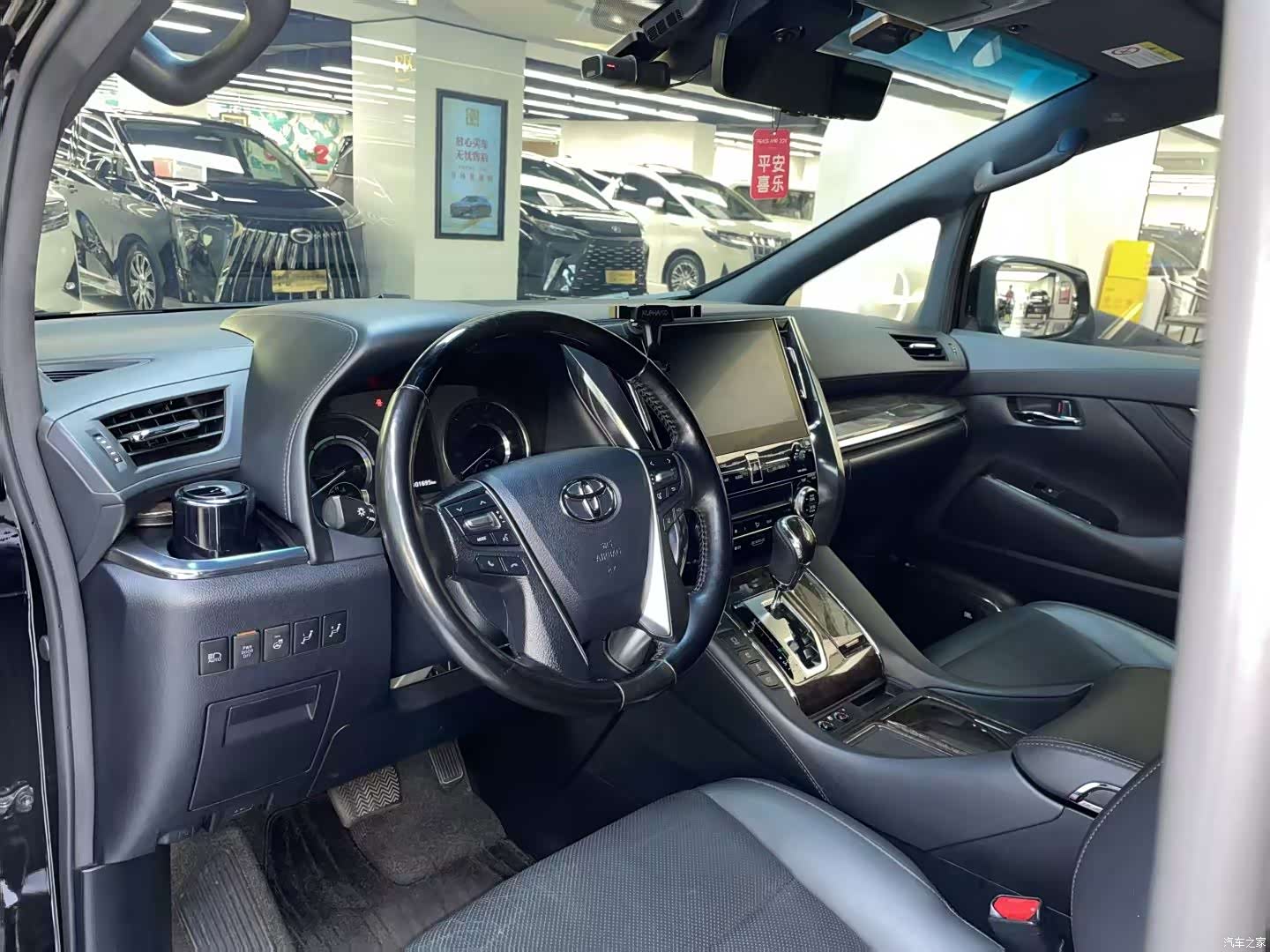 Toyota Vellfire, 2020 12