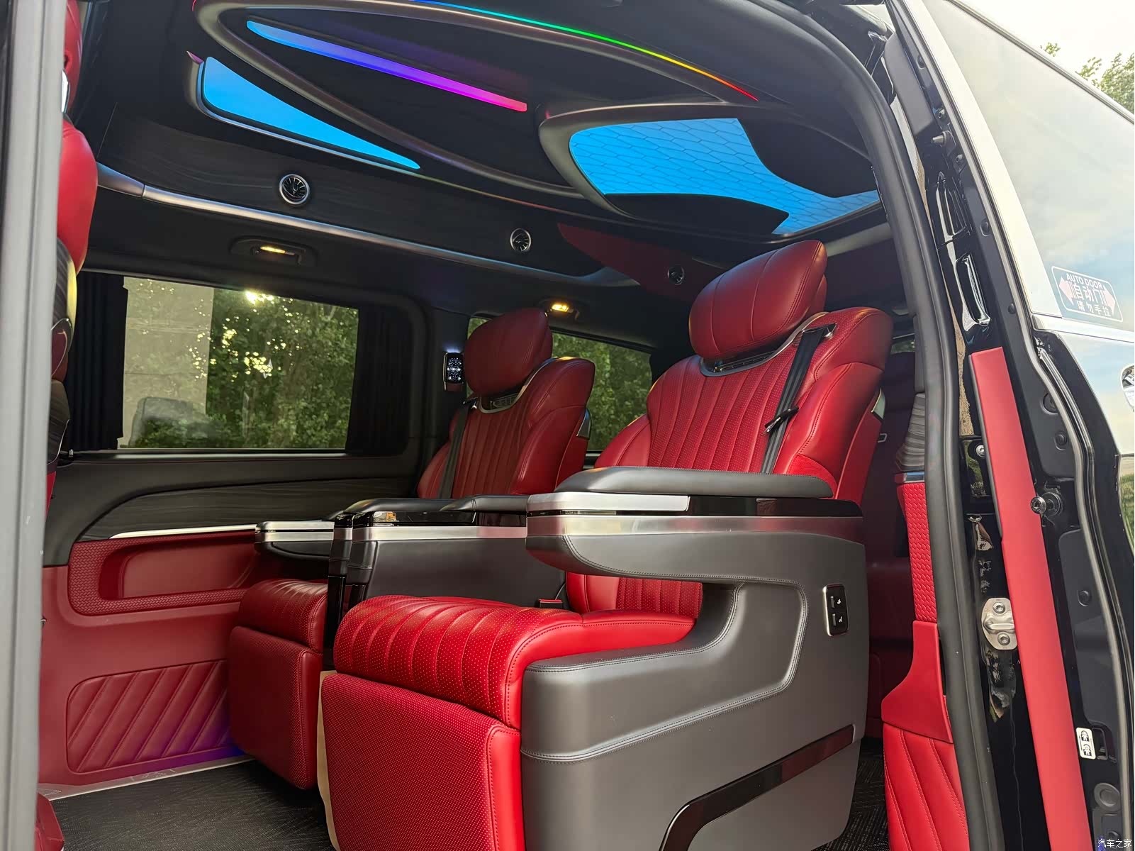 Mercedes-Benz V-Class, 2023 3