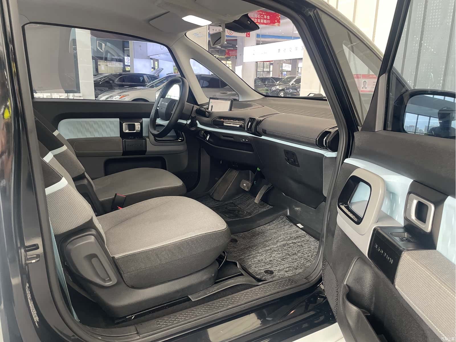 Wuling E300, 2021 9