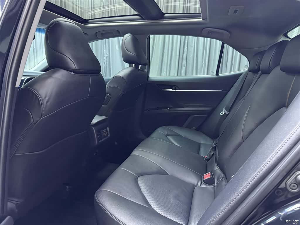 Toyota Camry, 2021 10