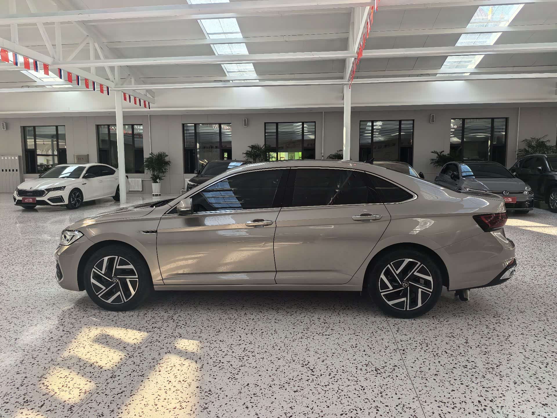 Volkswagen Sagitar, 2023 6