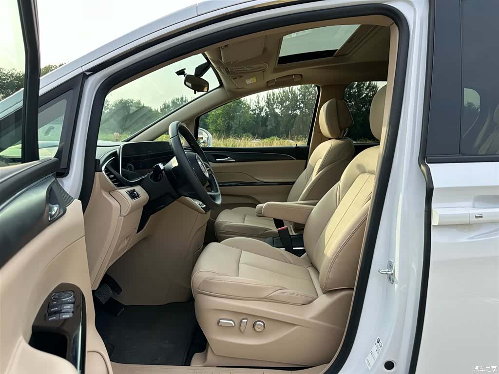 Buick GL8, 2025 9