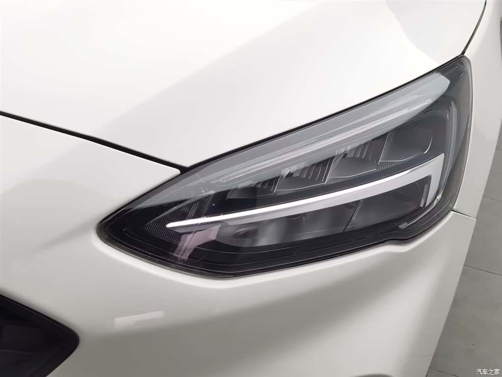 Ford Focus, 2022 7