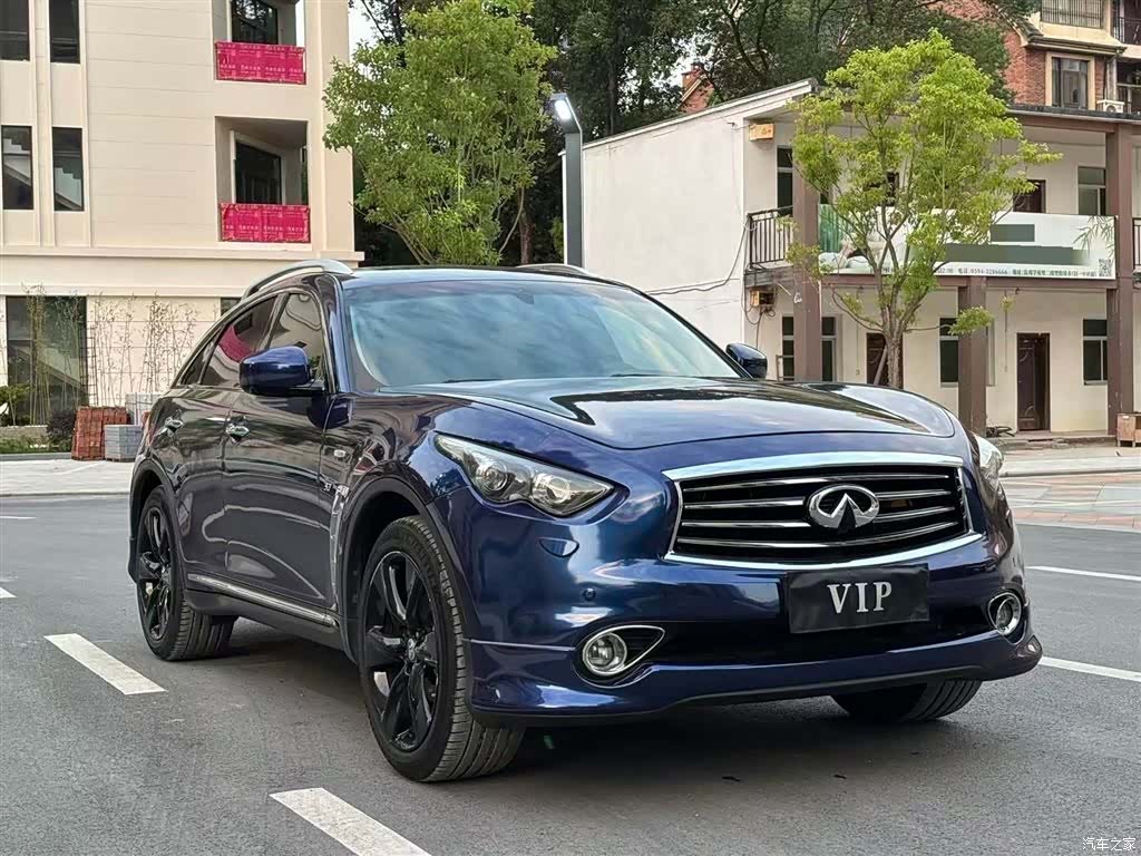 Infiniti QX70, 2014 3