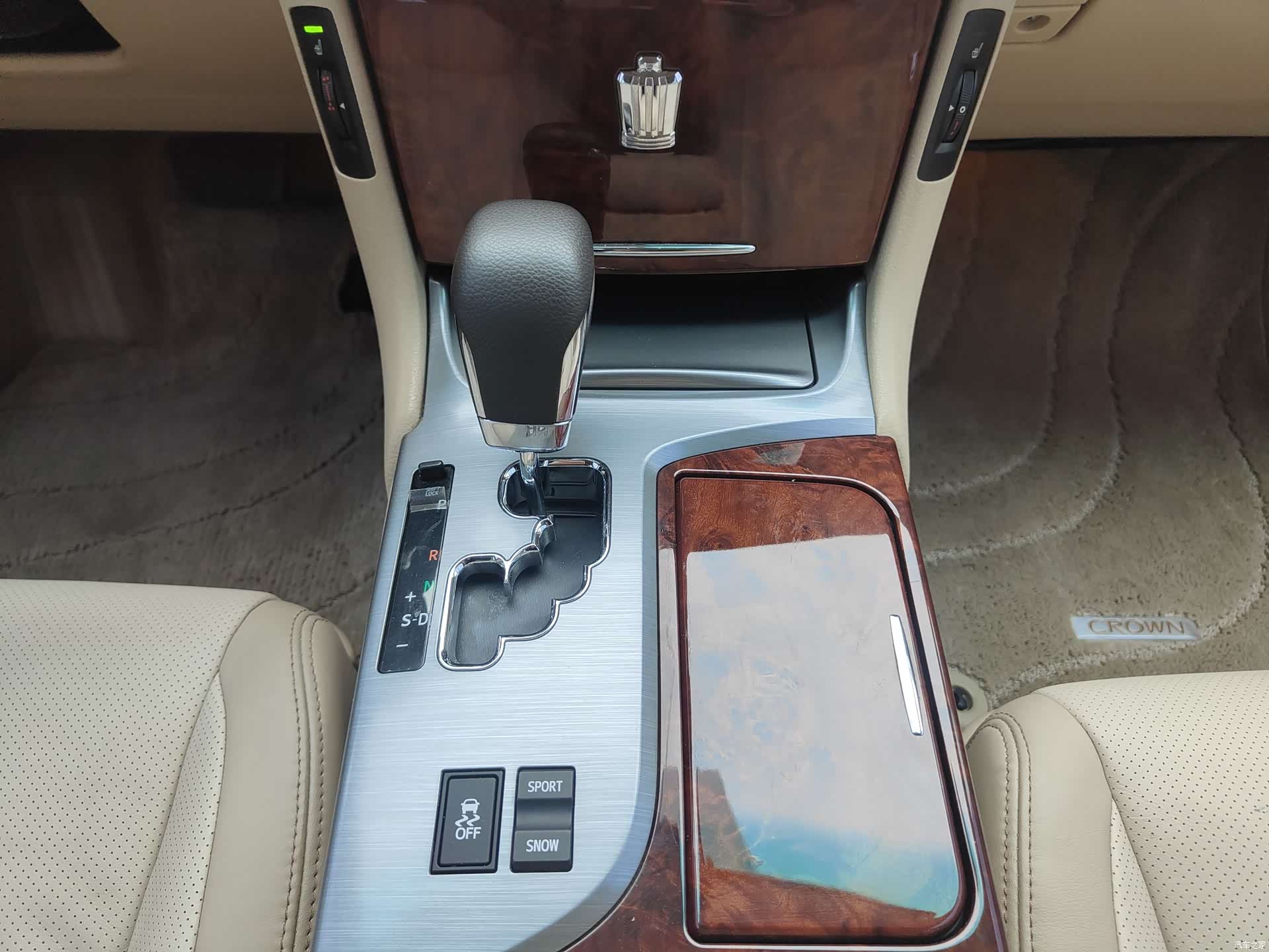 Toyota Crown, 2012 17
