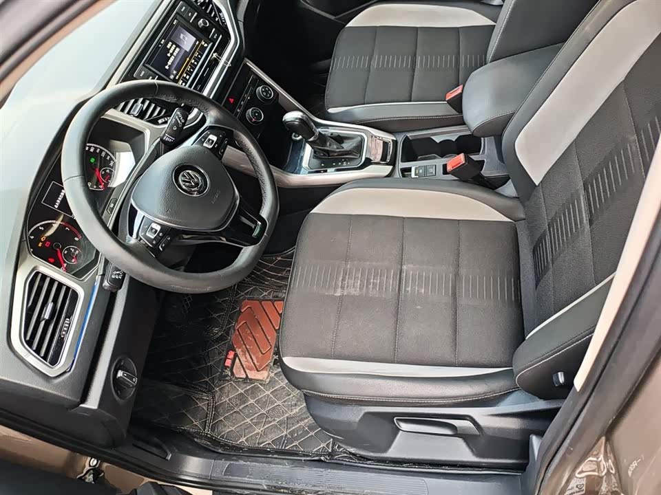 Volkswagen T-ROC exploring Songs