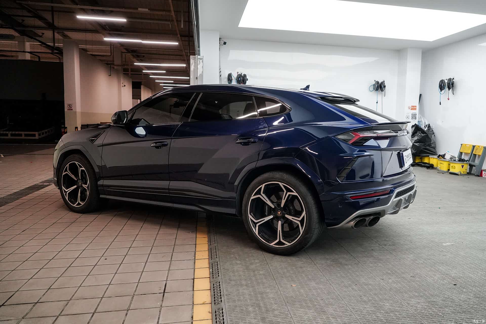 Lamborghini Urus, 2019 4