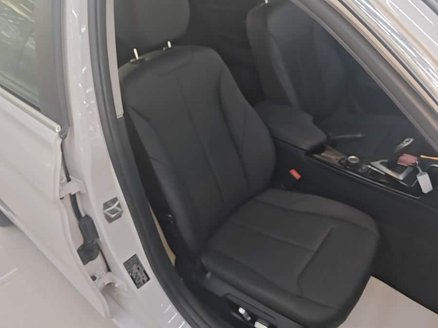 BMW 3 Series 2017, фото 24