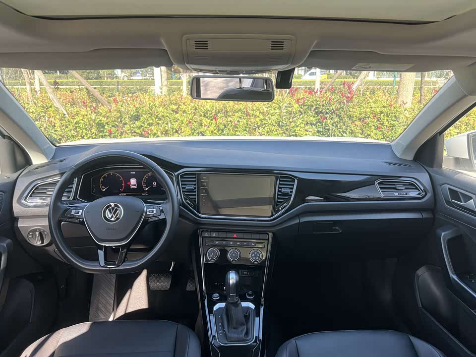 Volkswagen T-ROC exploring Songs