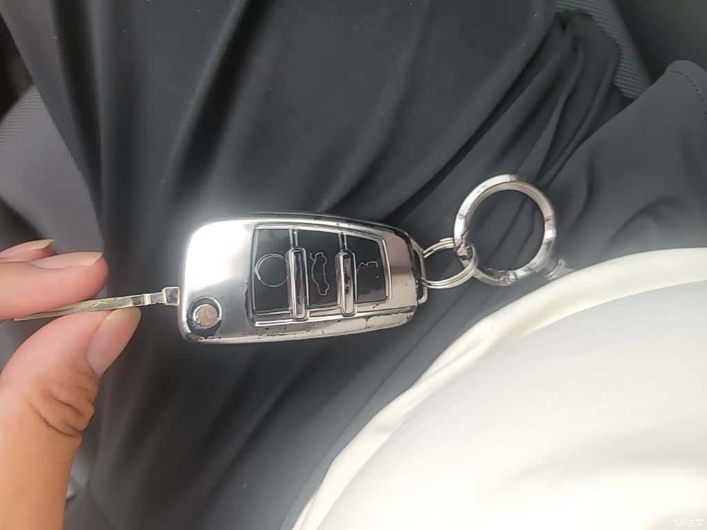 Audi Q2L, 2020 9