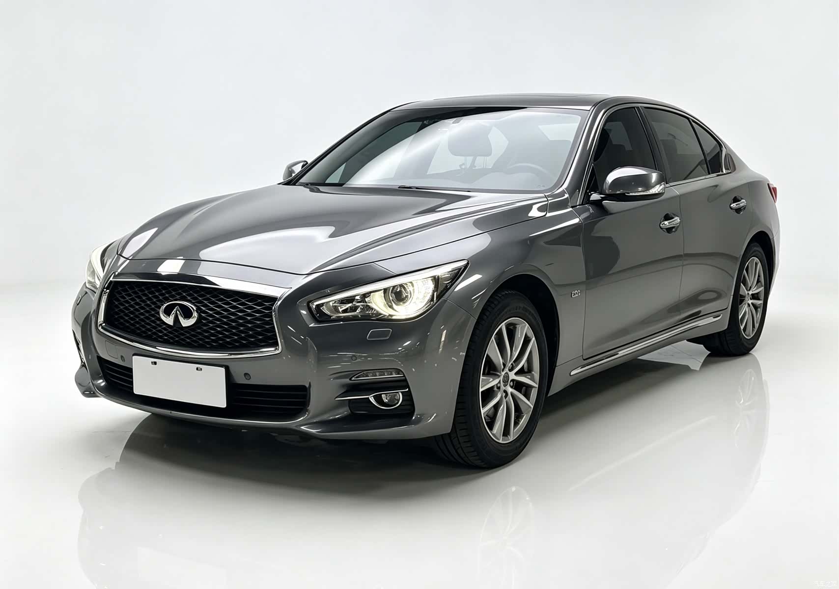 Infiniti Q50L