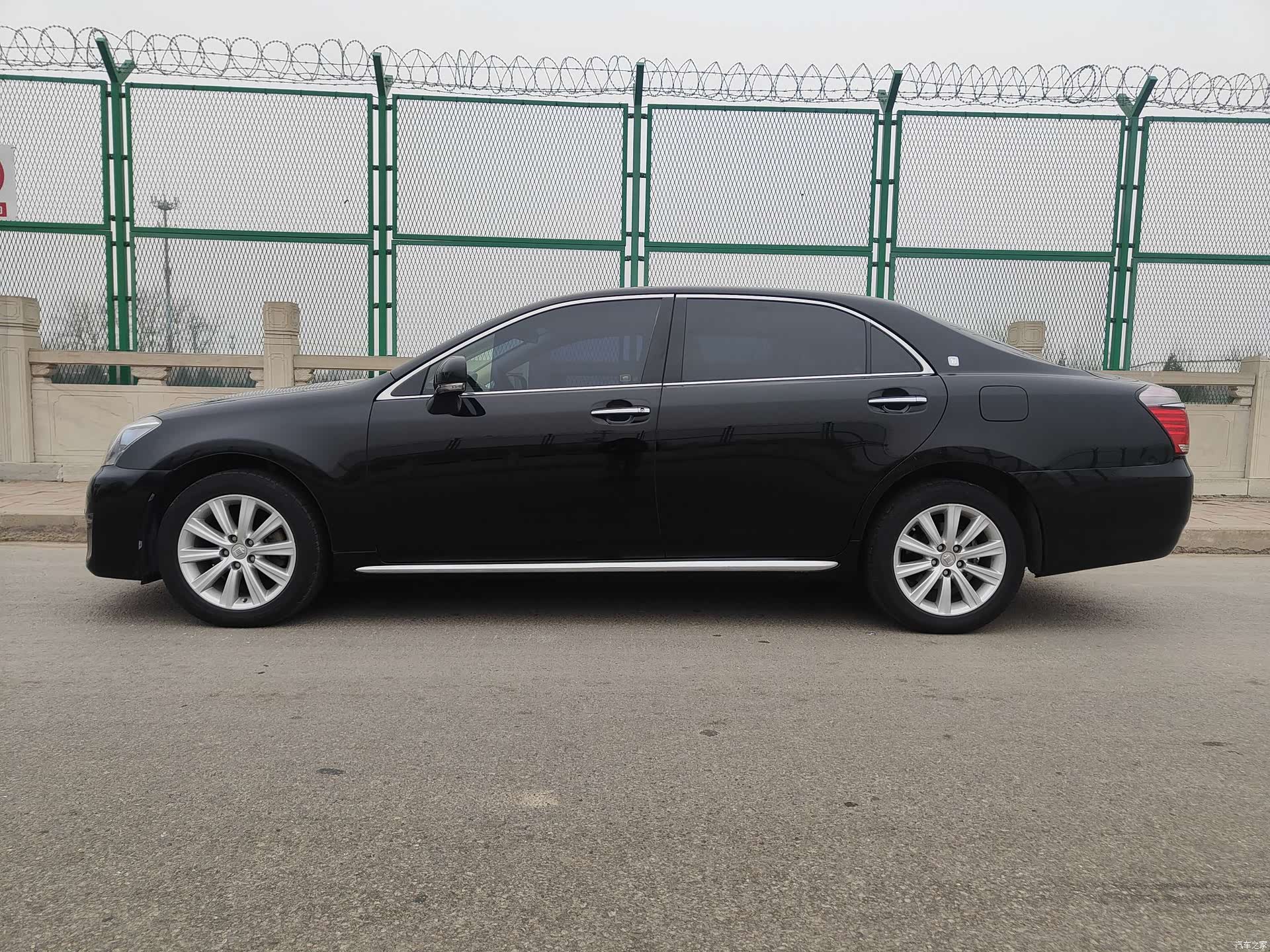 Toyota Crown, 2012 4