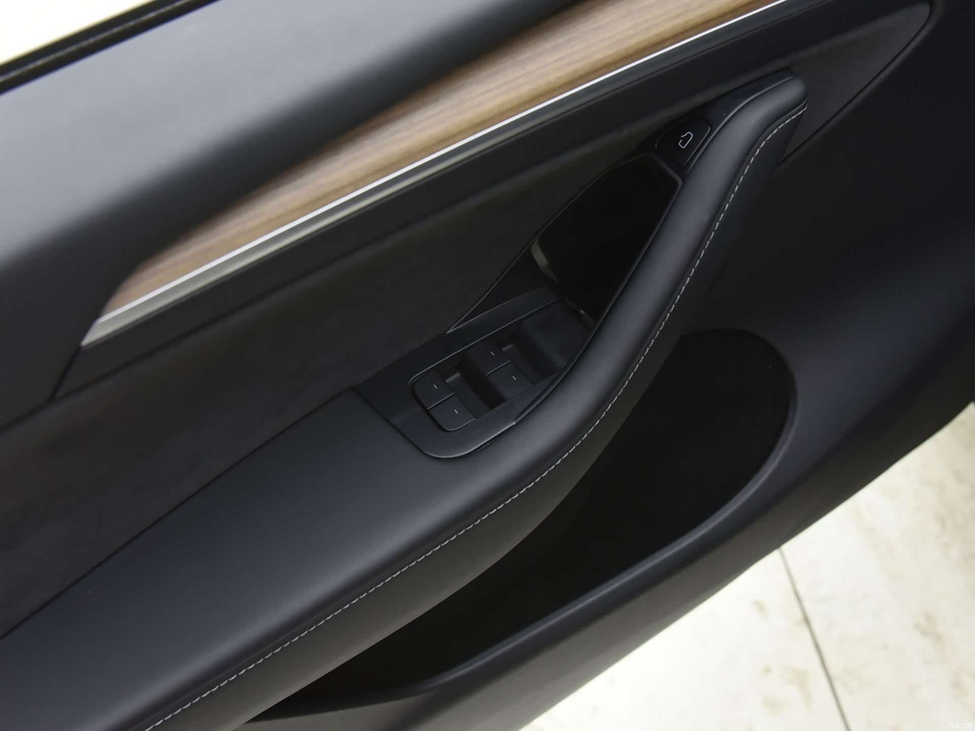 Tesla Model Y, 2021 3