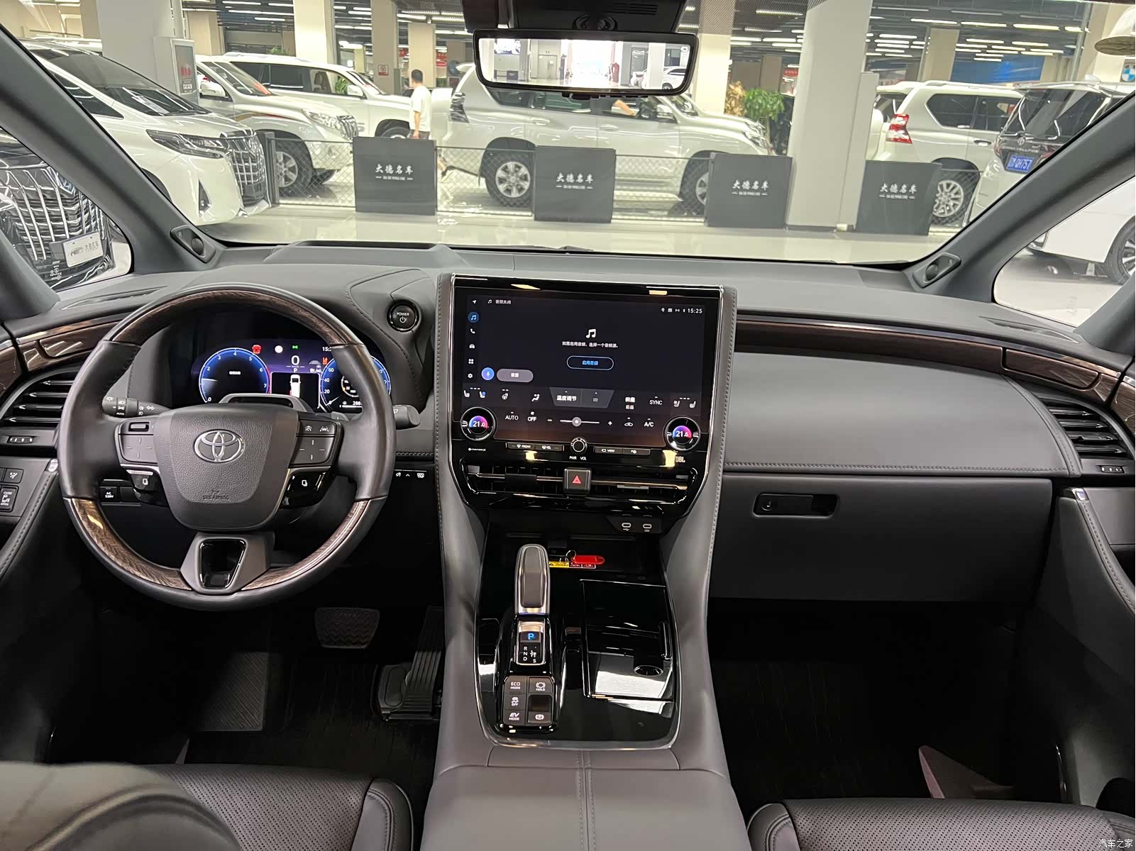 Toyota Alphard, 2026 18