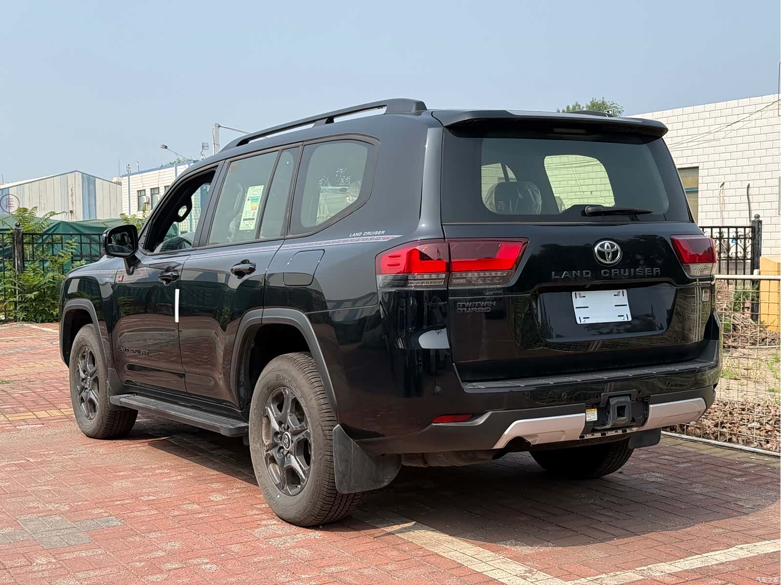 Toyota Land Cruiser, 2026 8
