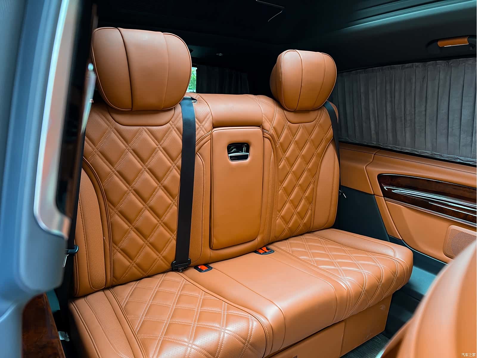 Mercedes-Benz V-Class, 2024 8