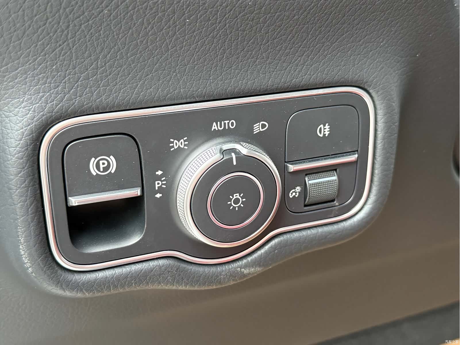 Mercedes-Benz G-Class, 2026 28