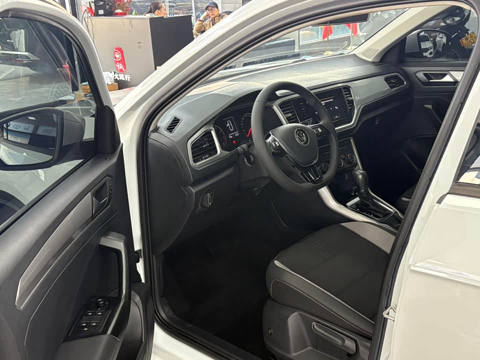 Volkswagen T-ROC exploring Songs