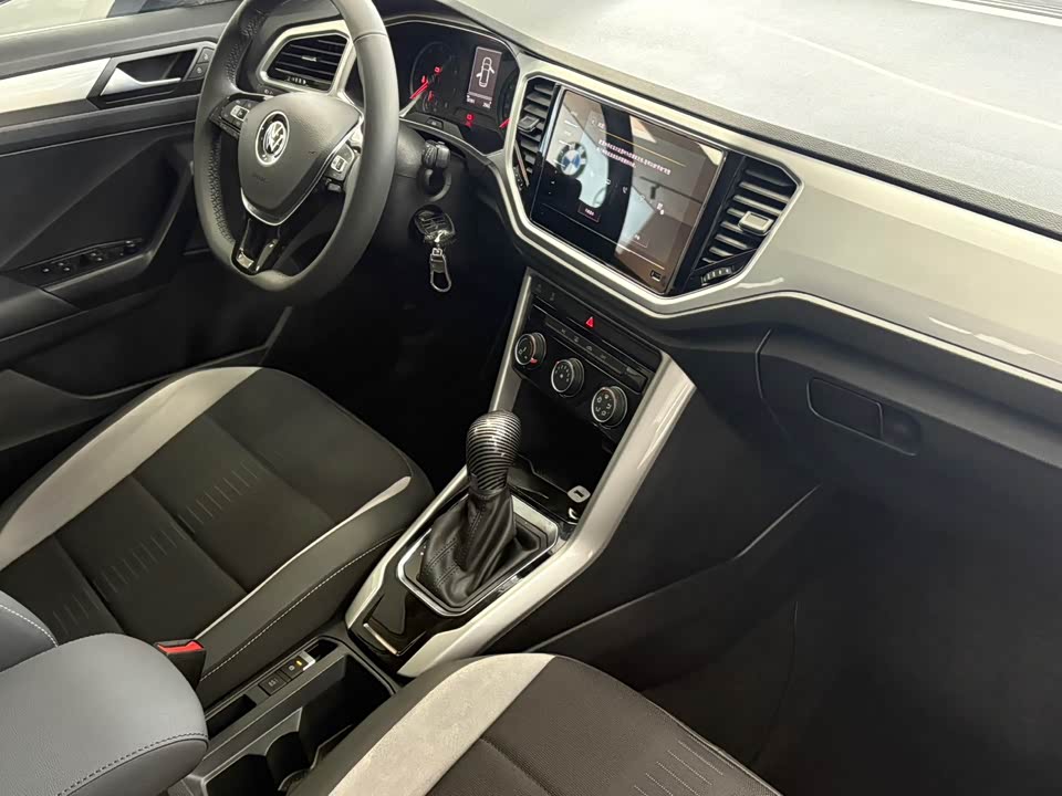 Volkswagen T-ROC exploring Songs