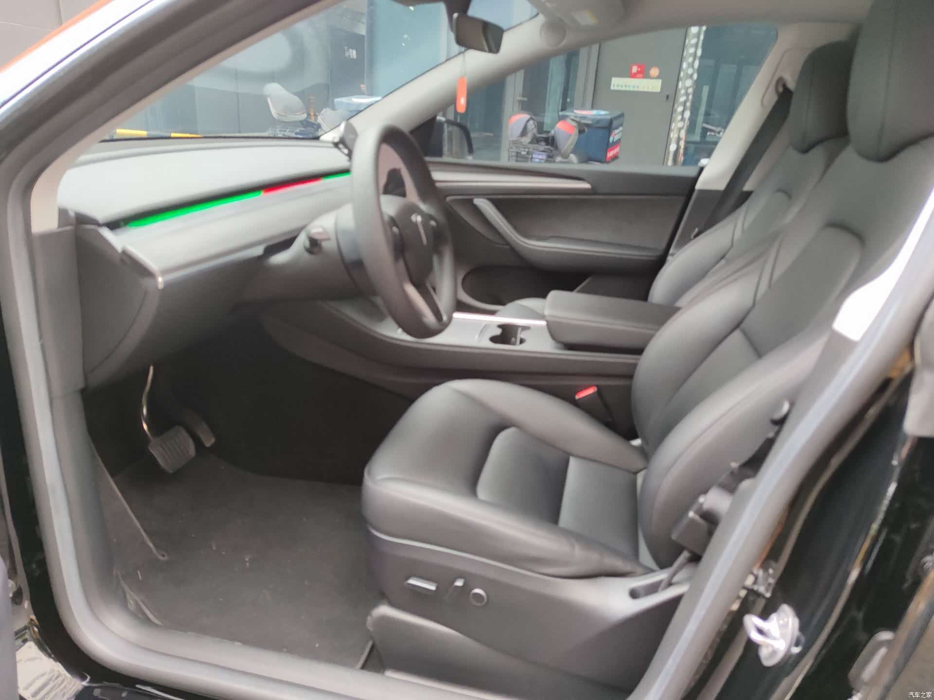 Tesla Model Y, 2023 7