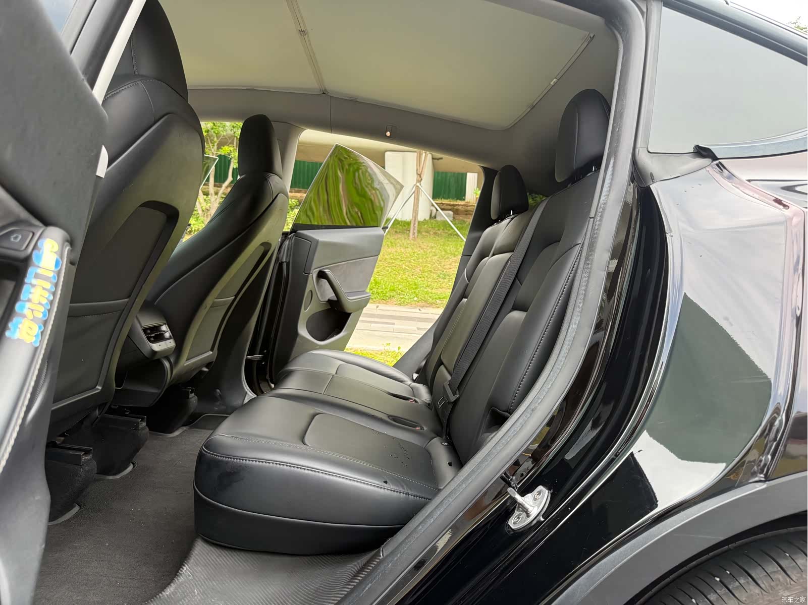 Tesla Model Y, 2023 17