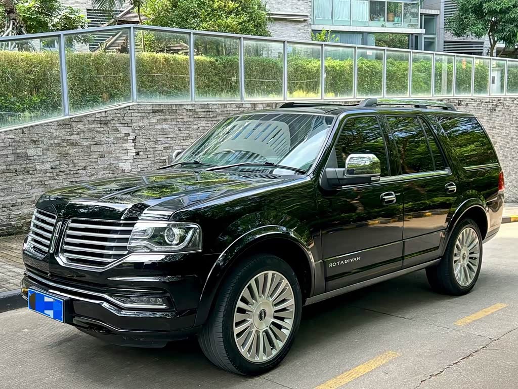 Lincoln Navigator