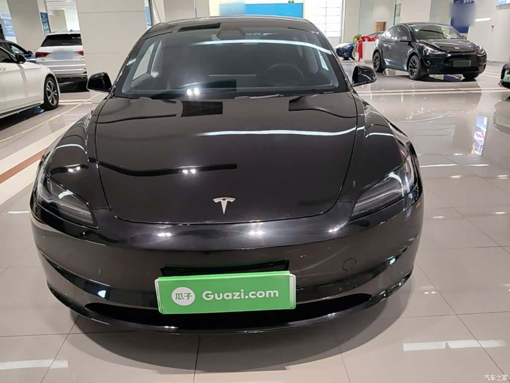 Tesla Model 3, 2025 3