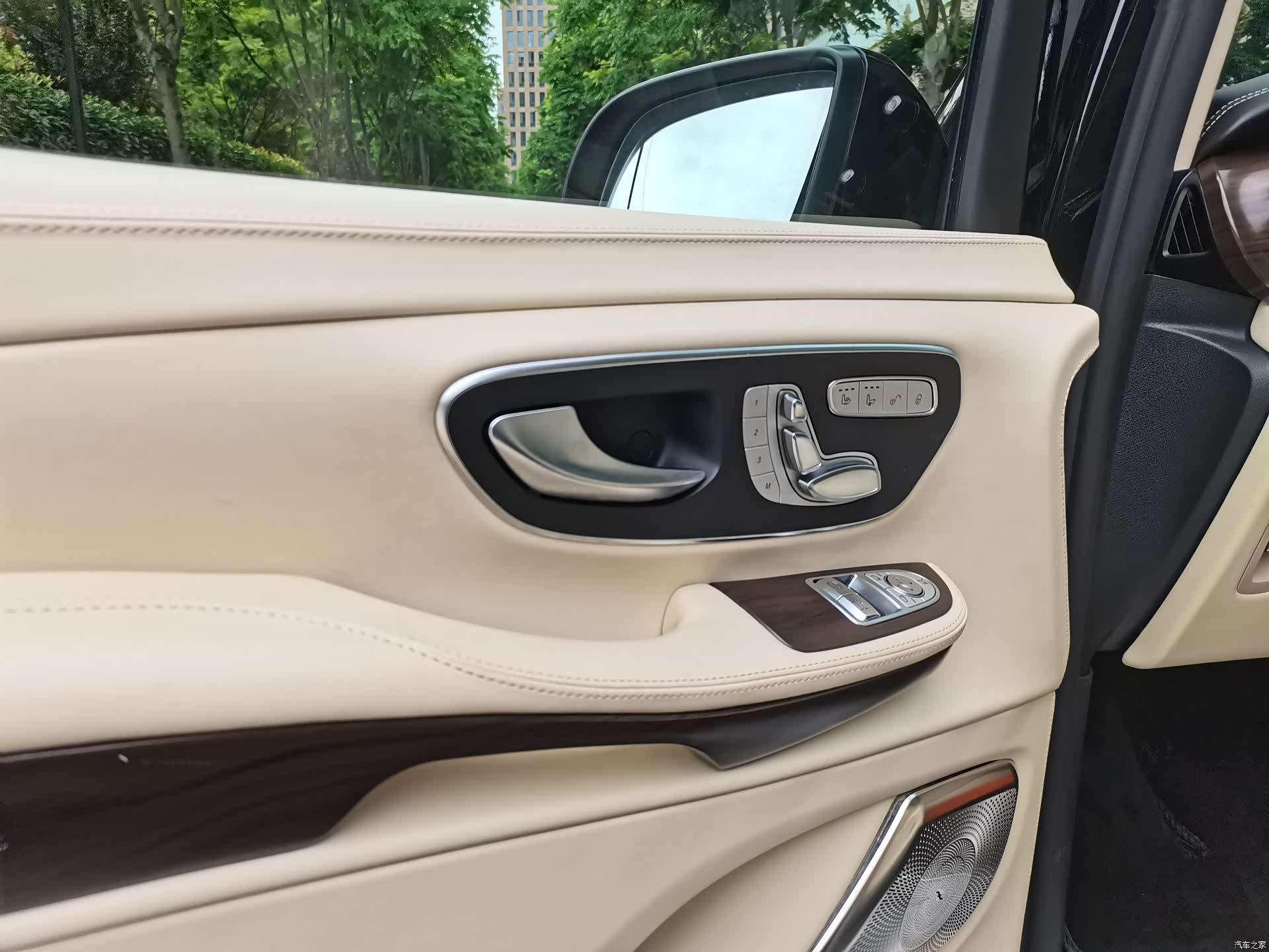 Mercedes-Benz V-Class, 2022 13