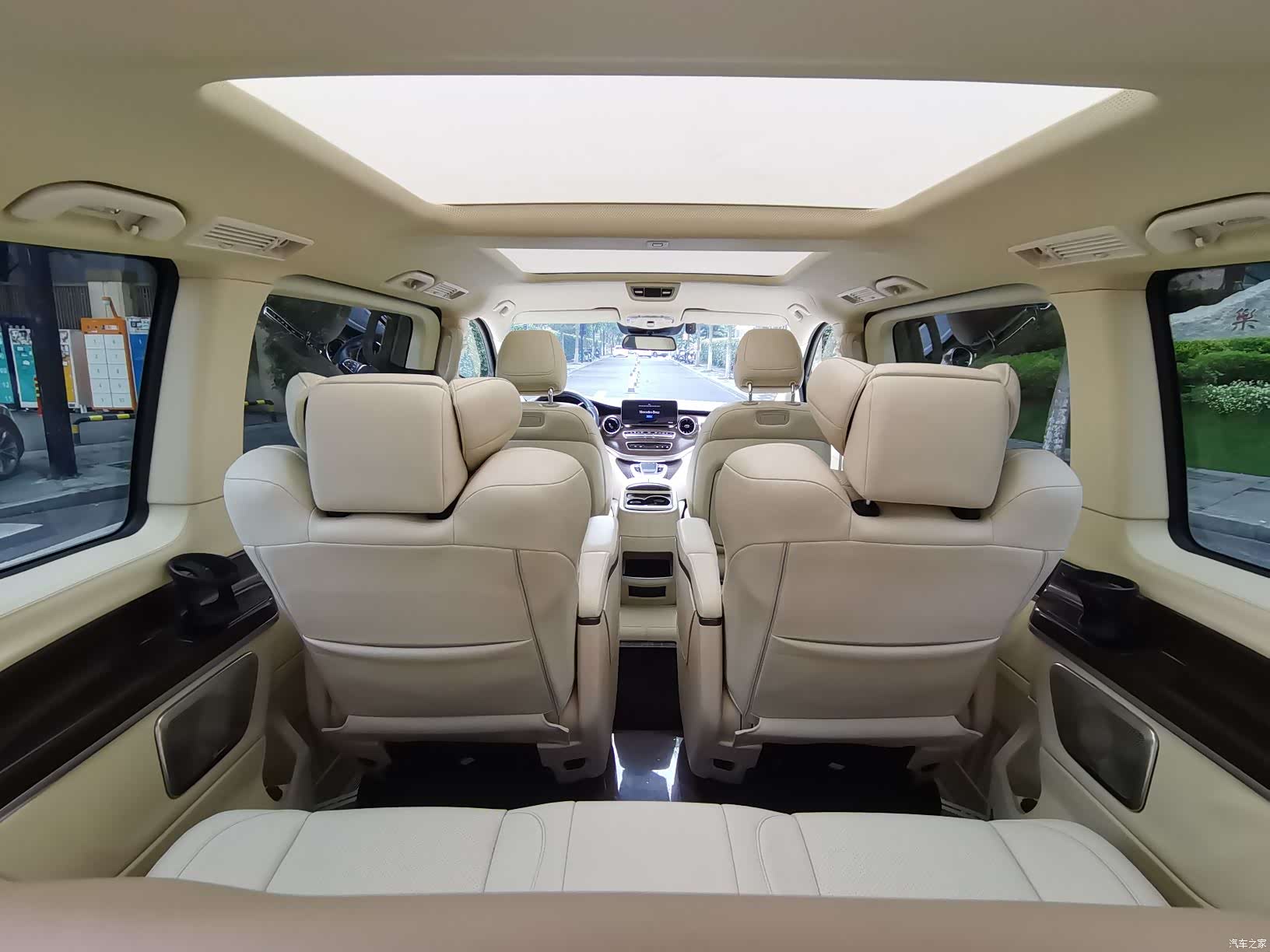 Mercedes-Benz V-Class, 2022 16