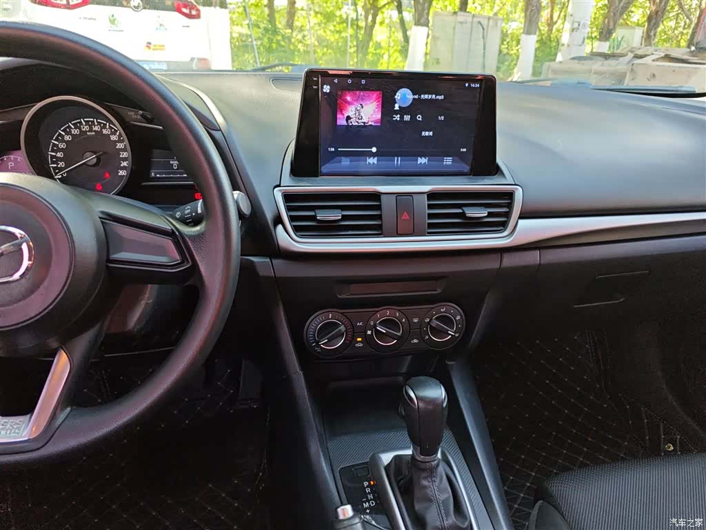 Mazda Mazda3, 2018 13