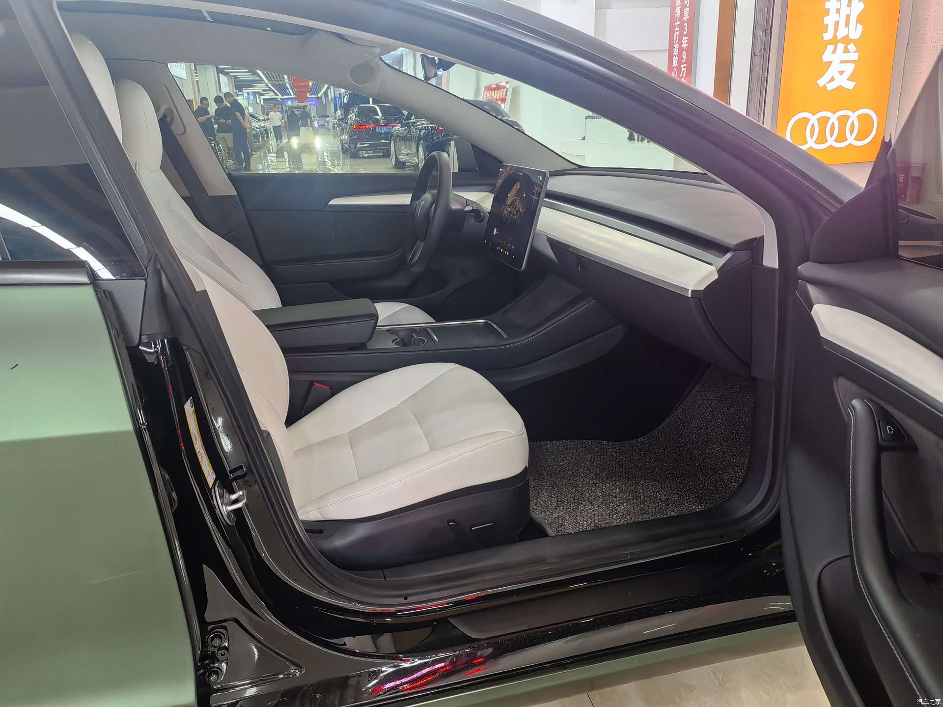 Tesla Model 3, 2022 11